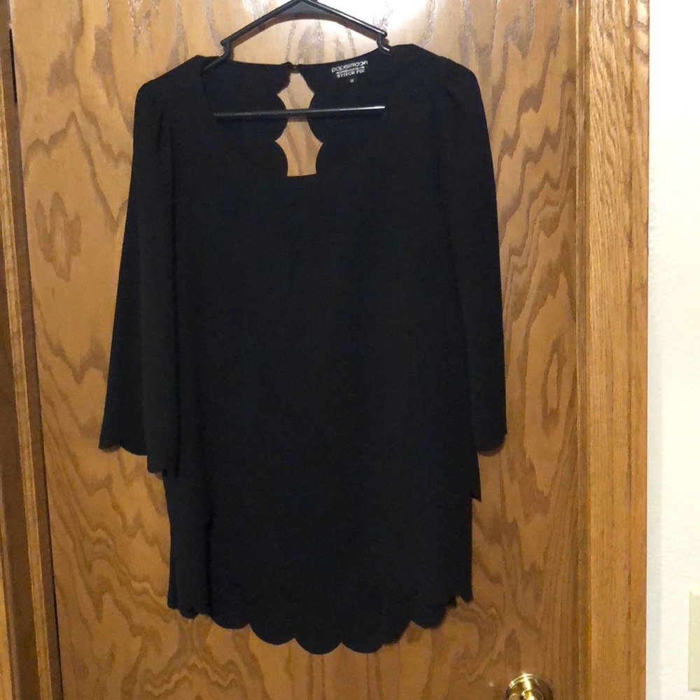 Women’s Open Back Scallop Top